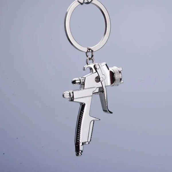 Keychains colhedas metal novo pistol de água Ferramentas de lavagem de carros de alta pressão Modelo de pistola de água Chave Party Pingente Pingente Key Ring K2011 Q240403