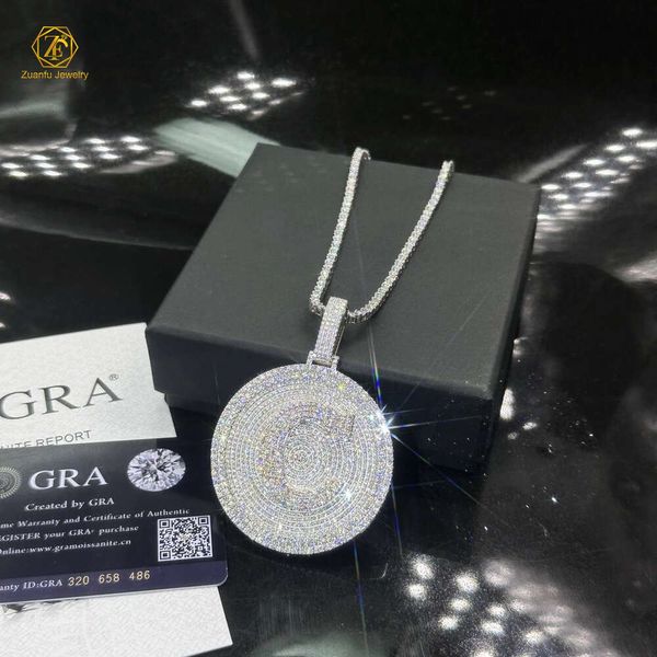 Ciondolo argento personalizzato da 1,5 pollici 925 Sterling Nome iniziale USUTO MOISSANITE ROUND PENDANT SPETTURA HIP HIP HUP LETTURA