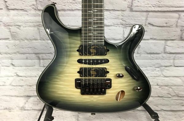 Jiva 10 Nita Strauss Signature Deep Space Blond gesteppte Ahorn -E -Gitarre 3 -Stück Ahaple Purpleeheart Nacken Vibrato Bridge Blac2583904