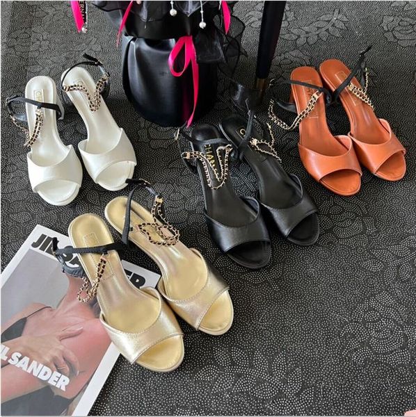 Designer Chanells Heels Designer Sandalen Sonnenuntergang Komfort Frauen Schuhe Flache Lederschuhe Einstellte Träger Gummi -Sandalenschnalle Leinwand Slipper Sommerstrand