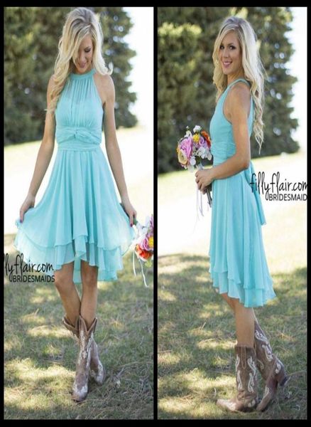 2020 Beach Country Style Turquoise hohe niedrige Brautjungfernkleider Crew Hals Ruffen Chiffon Mini Kleid Beach Hochzeitsfeier 2080972