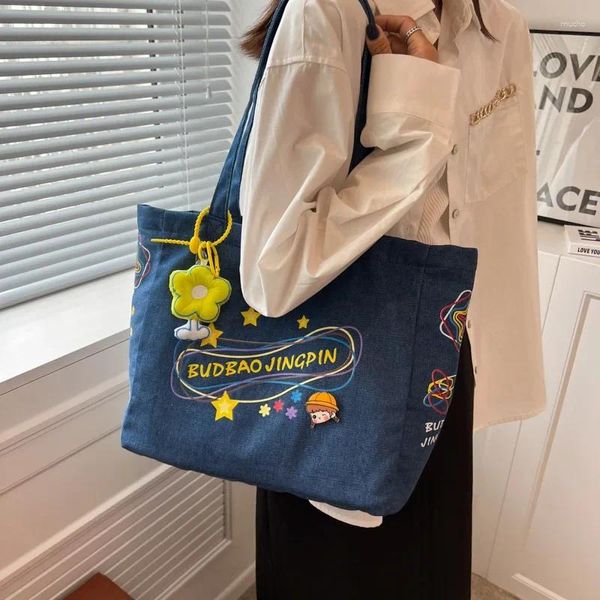 Totes Cartoon große Kapazität Denim Handtaschen Magnetische Schnalle Schulterbrief Stickbuttotbeutel Blumen Anhänger