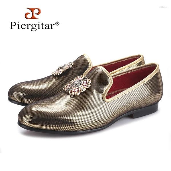 Scarpe casual Piergitar 2024 uomini fatti a mano Gold Pu con fascino cross plus size maschili da uomo festa e abito da sposa