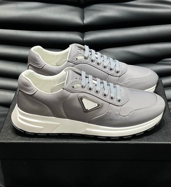 Top Brand 2024 uomini Prax 01 Runner Sports Speping Skeakers Sneakers in pelle grigia in grigio grigio grigio grigio grigio per le ginnastica super qualità Skateboard giornaliera