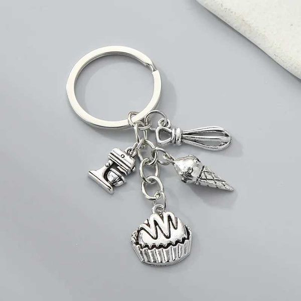 Keychains Lanyards Neue Geburtstagstorte Hot Sale Keychain Fashion Classic Dessert Cola Car Key Ring K5110 Q240403