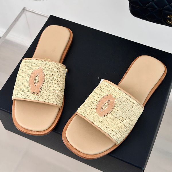 MULES Sandálias de designer feminino Raffia Plataformas baixas de plataformas baixas tecidos de crochê de forma plana de sândalo lâminas de tanga acolchoada