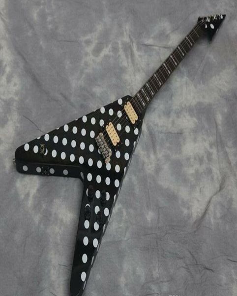 Custom Randy Rhoads Фирменная в горошек Black Flying V Электрическая гитара Bowtie Inlays Tremolo Bridge Whammy Bar Chrome Hard9730903