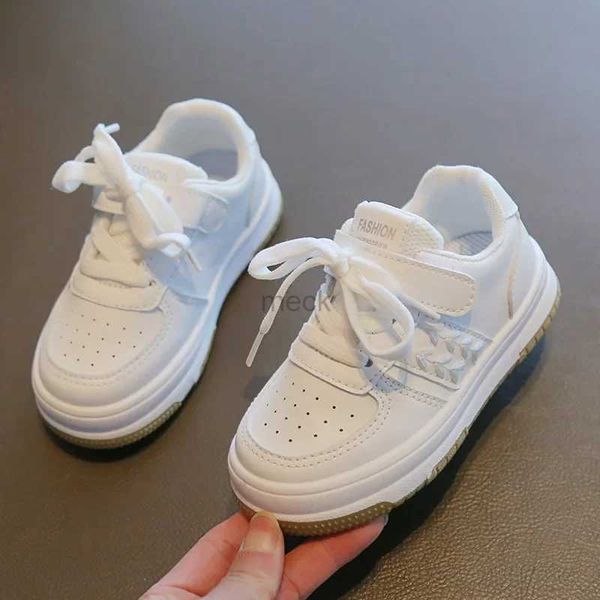 Sportliche Outdoor -Babyschuhe Kinder weiße Schuhe für Mädchen Jungen Sport Sneakers Gummi -Soled atmable Kausalkinder -Trainer Schule Laufschuhe 240407