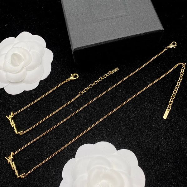Tasarımcı Takı Set Set Kolye Bikkop Kolye Bilezik Küpe Broş Zarif 18K Sarı Altın Lengrave Zincir Moda Yaz Kızları Kadın Mücevherat