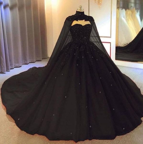 Klassische Schatz Applikation verstreute Kristalle Kathedrale Zug schwarzer gotischer Batman Quinceanera Ballkleid mit abnehmbarem Cape CL4895733