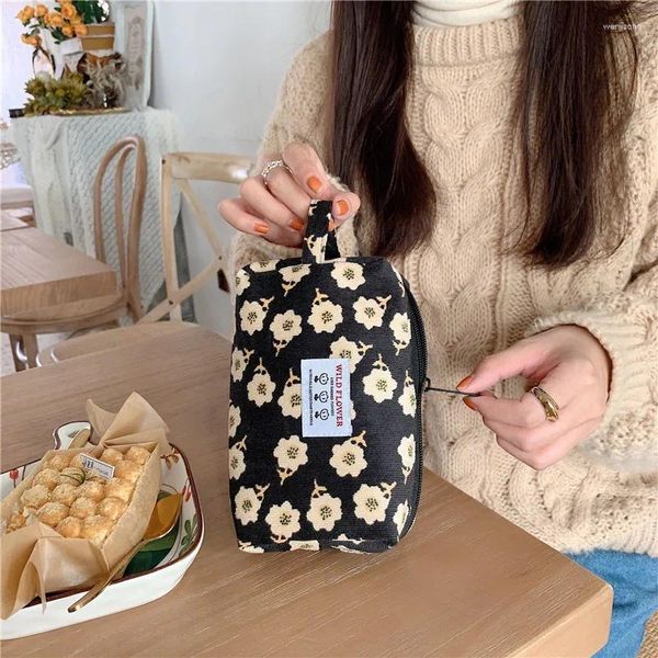 Bolsas de armazenamento Bolsa de cosmética coreana Pequena bolsa de maquiagem Lady portátil, higiene pessoal de viagem necessária