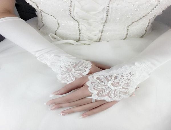 2019 FALL CARANTE PARELAS DE FIOS CARATOS Luvas de noiva de marfim brancas Acessórios de noiva de cetim de renda para vestidos de noiva7907362