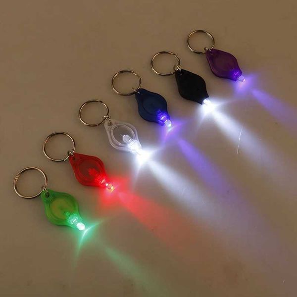 Schlüsselanhänger Lanyards Light Torch Mini LED Taschenlampe Schlüsselbundschlüsselkette Notfall -Camping -Lampe Rucksack Q240403