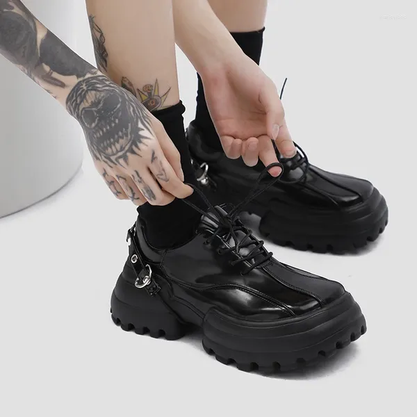 Vestido sapatos de metal fivela de fivela de dedo bombas de plataforma patenteada de couro rasa de cena de tênis japoneses de estilo antigo, tênis exclusivos para mulheres