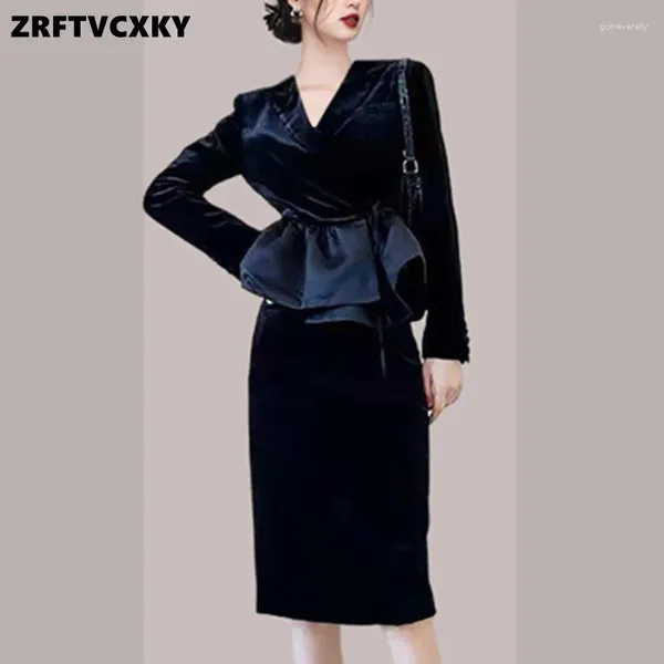 Arbeitskleider Spring Damen Velvet Zwei-Stück-Set Fashion Ruffle Schwarzer V-Kriechen Top High Taille Bleistift Rock Herbst Frauen eleganter Büroanzug