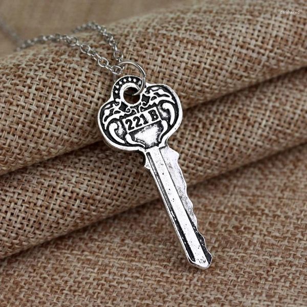 Ketten Shelock Holme 221B Apartment Key Halskette Vintage doppelseitiger Pendant Halskumpel Film Peripheriese Anhänger Schmuck Schmuck