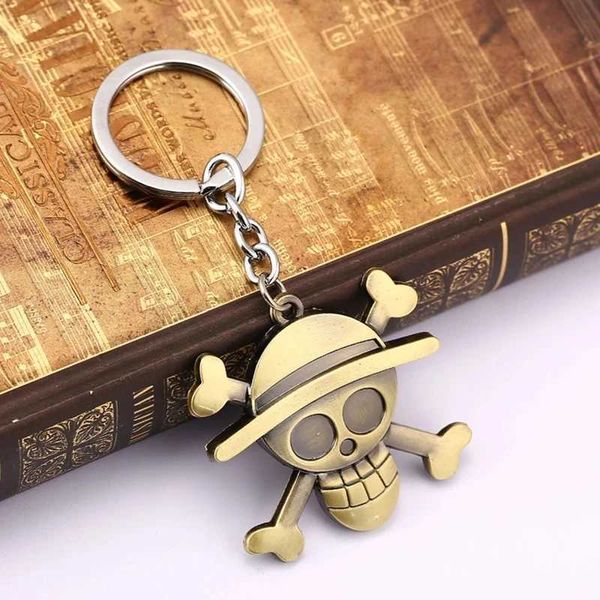 Keychains Lanyards Ein Schädelschlüsselkäse -Strohhut Pirat Stück Crew Mitglied Luffy Mens Geschenk Chaveiro Anime Schlüsselinhaber Souvenir Q240403