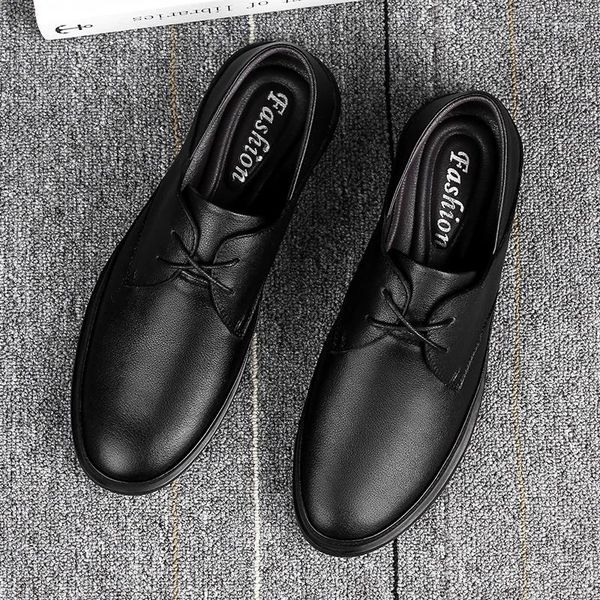 Scarpe casual 2024 Arrivo Lace-up di lusso Elegantes Formale Footwear Slip della scuola maschio Slip on Bureau Dressing Man