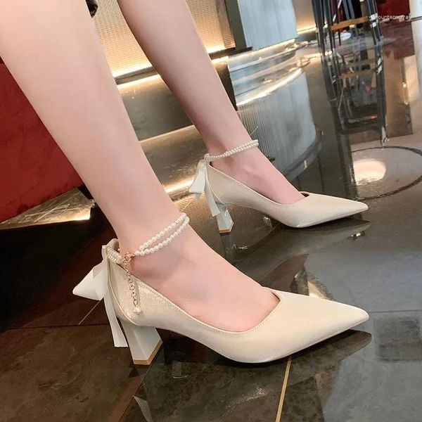 Kleiderschuhe französische Stil Slim High Heels mit spitzen Zehenbraut der weißen Hochzeit kleine Figur passender Rock Brautjungfer Single