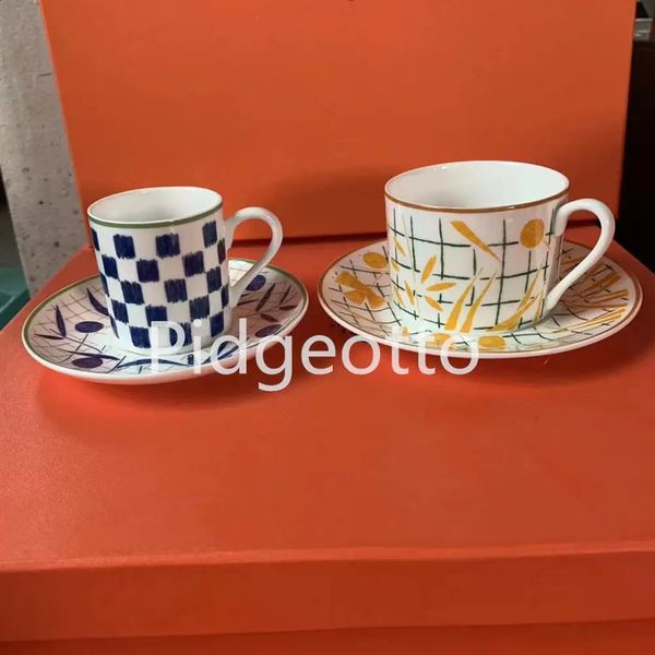 Prato de copo de moda de luxo o osso porcelana café europeu de chá da tarde conjunto de pires de cerâmica POST FAST POST 240407