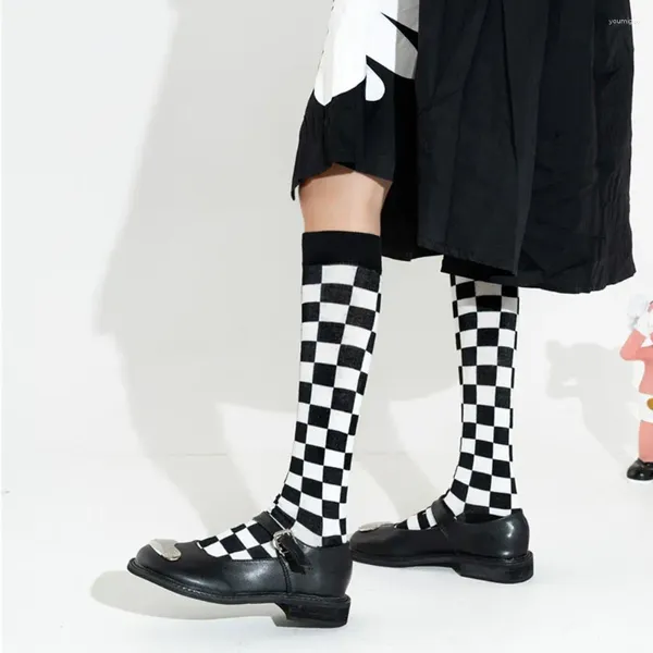 Frauen Socken koreanische Schachbrett Lang Mode High Tube Harajuku Street Schwarze weiße Plaidstrümpfe