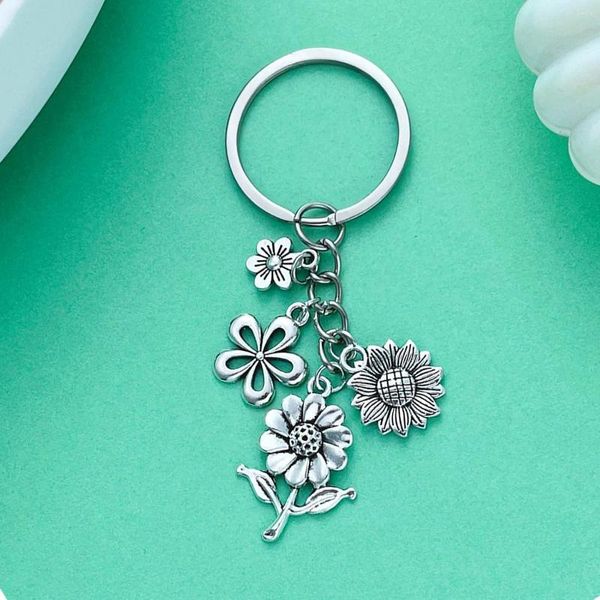 Keychains 1pc Fashion Girlower Keychain Lichoy Metal Key Ring Jewelry Gift for Friends