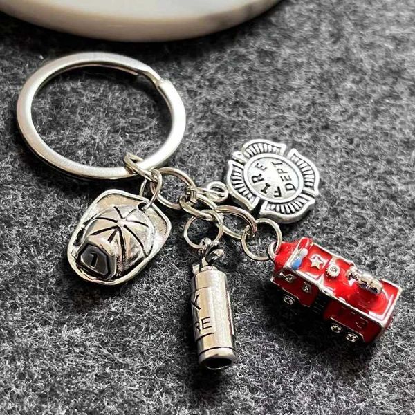 Клавные шнурки пожарные двигатели Extenduiseer Axe Cap Dept Fireman Firefighter Keychain Keyring Man Accessy Jewelry Jewelry Pendenry Q240403