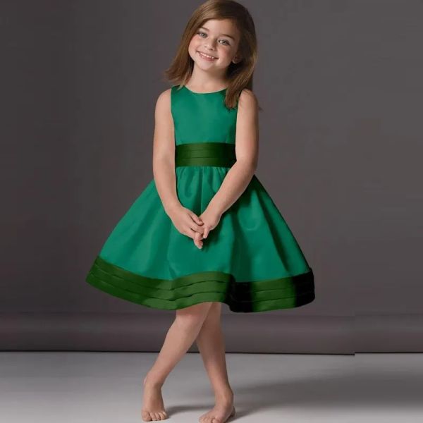 Платья 2020 Прекрасные изумрудно -зеленая цветочная девушка платья дешевые коленные колена Scoop Sece Satin Randeveless детские платья для вечеринок