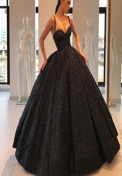 Abito da ballo scintillante Quiinceanera Dress Luxury Dubai Celebrity Dresses Abito da sera Corso con paillettes di spaghetti Tulle Pro2521573