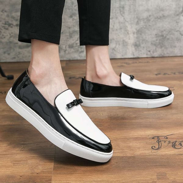 Sapatos de tábua de tamanho grande para homens tamanhos de primavera e outono novo estilo casual de couro brilhante mass