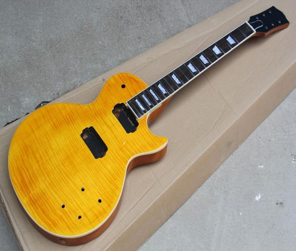 Factory Custom Yellow Electric Guitar Kitpartts com chama Maple Veneerdiy semifinou Guitar5973483