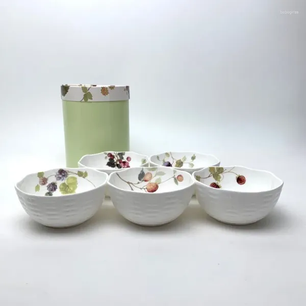 Bowls Japanische Knochen -China -Schüssel mit 5 Erdbeeren und Früchten