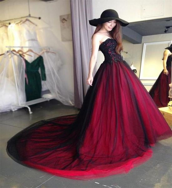 Gotik Siyah ve Kırmızı Gelinlik Vintage 2019 Yeni Straplez Boncuklu Dantel Tül Bir Çizgi Süpürme Tren Gelin Gowns Özel Boyutu 6784471