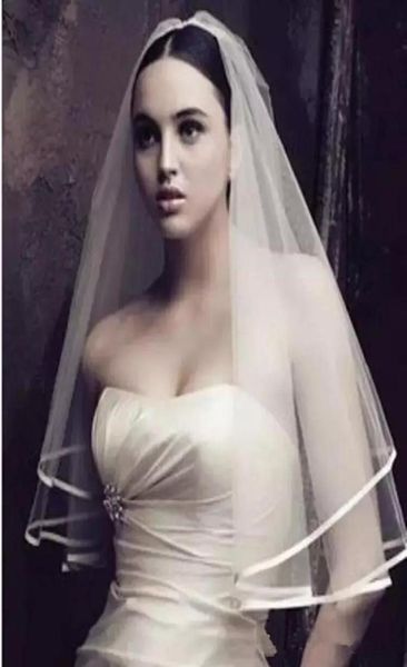 Véus de noiva branca barata Duas camadas em véus de casamento de estoque com cotovelo de borda de fita Vestidos de fita de casamento de longa festa de casamento C2533667