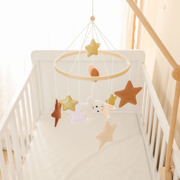 Capri per bambini in legno Giochi di campana da letto con coniglietto con coniglietto a coniglietto morbido.