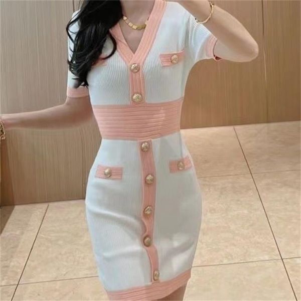 Frauendesignerin Casual Dress Relief 3D-Buchstabenknopf Hochwertiges Frauenkleid einteilige gestrickte Weste und kurze Rock