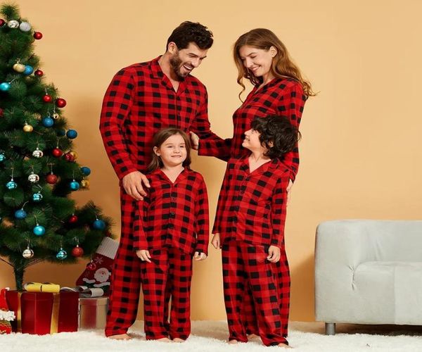 Família compatível com pijamas roupas de Natal para roupas caseiras de roupas para meninos para meninos de roupas de noite xadrez de roupas de noite de natal mamãe e eu mora de treliça 7901405