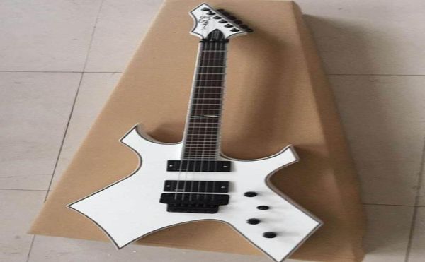 Özel Yapım Zengin Warlock Beyaz Elektro Gitar 24 FRETS Tremolo Köprüsü Aktif Pikap Siyah Donanım Çin Gitarları 4752428