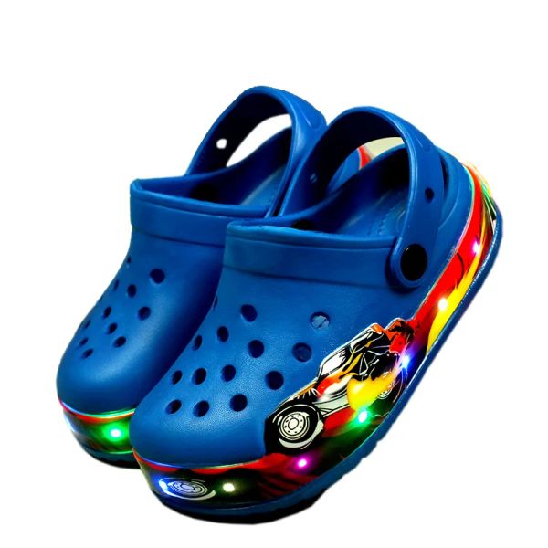 Sneakers Neue Kinder Cartoon LED SANDALS Leuchtt Kinder Sommerschuhe leuchtende Hausschuhe für Jungen Mädchen blinken Strandschuhe für Todd