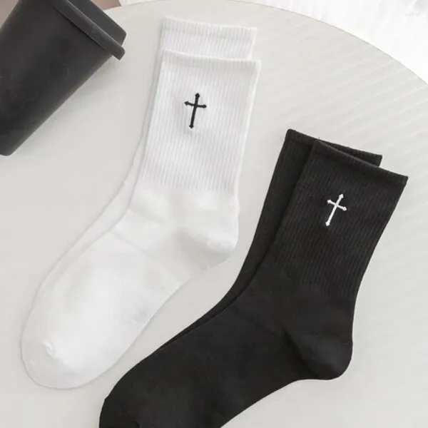 Frauen Socken 2 Paare Pairs Schwarzweißkreuz mit mittlerer Länge klassische Muster Männer Sport Mode schweißabsorbierend bequem Frauen