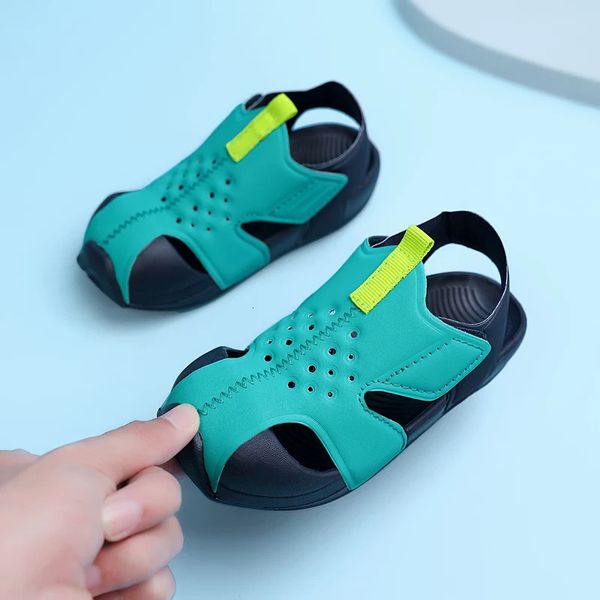 2024 Sommer Süßigkeiten Farbe Jungen Sandalen Kinderschuhe Strand Mesh Sandalas Mode Sports Schuhe Mädchen hohlaus Mode Sneakers 240328