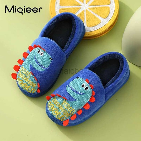 Slipper Kids Pantoffers Jungen Innenhause Herbst Winter Kinder süße Dinosaurier Anti -Skid Weiche bequeme Wickel Absatz Schlafzimmer.