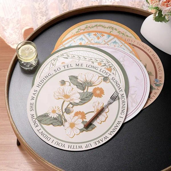 Tapetes de mesa redondo em couro de luxo placemat decoração de cozinha romântica com tapa de tapa de tapete ocidental copo de tigela de tigela