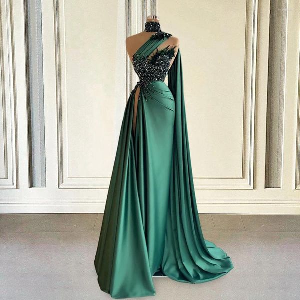 Vestidos de festa um ombro de cetim de cetim longa verde 2024 contas de luxo penas com xale dubai mulheres vestidos formais