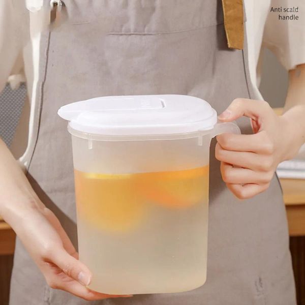 Wasserflaschen 1.8liter große Kapazität Kaltkessel Einfacher Haushalt Kunststoff transparenter Krug Hitzebeständiger Krug -Teekanne
