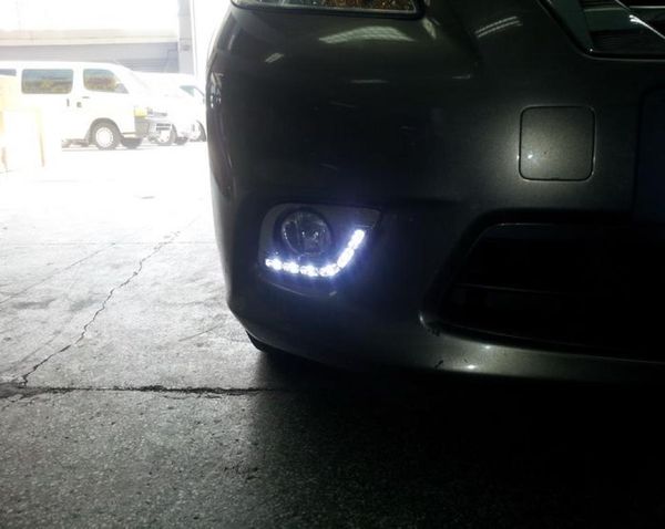 Süper Parlak Led Cips Gündüz Koşu Işıkları 20112012 için sis lamba kapağı ile DRL Nissan Versa Sedan Nissan Güneşli Değiştirme5855372