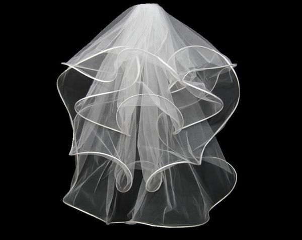 2021 Verkauf von Hochzeitsschleiern Multilayer Puffy Ribbon Edge Wunderschöne Ellbogenlänge Günstige Hochzeit Braut Veil2219951