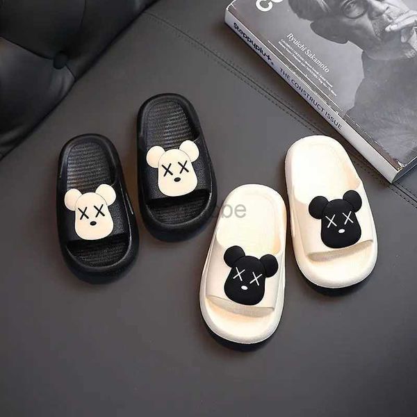 Slippista Nuova Summer Baby Boy Girl Slifors Children Pvc Cartoon Violent Stampa Orso morbido Flip Flopsulla Beachwear Scarpe per bambini non slittati all'aperto 2448