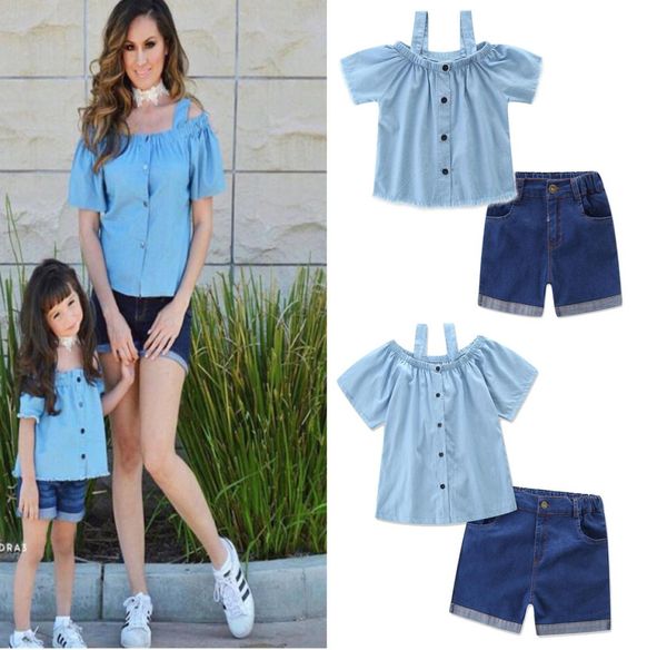 Mutter und Tochter Kleidung Mama und ich passende Familienoutfits Frauen Mädchen Denim Bluse Condole Belt T -Shirt Shorts 2pcs Sets F6125086