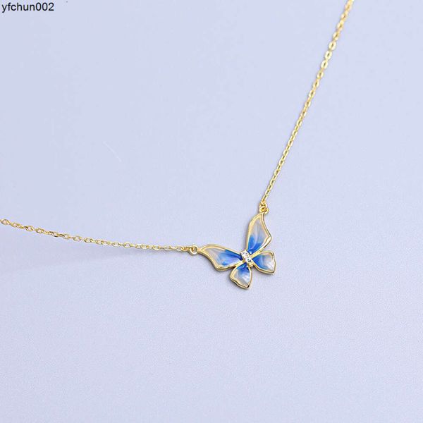 Finestra francese gradiente gradiente blu collana farfalla Collarbone Chain S925 Silver Gold Gold per le ragazze Mest Friend {Categoria}